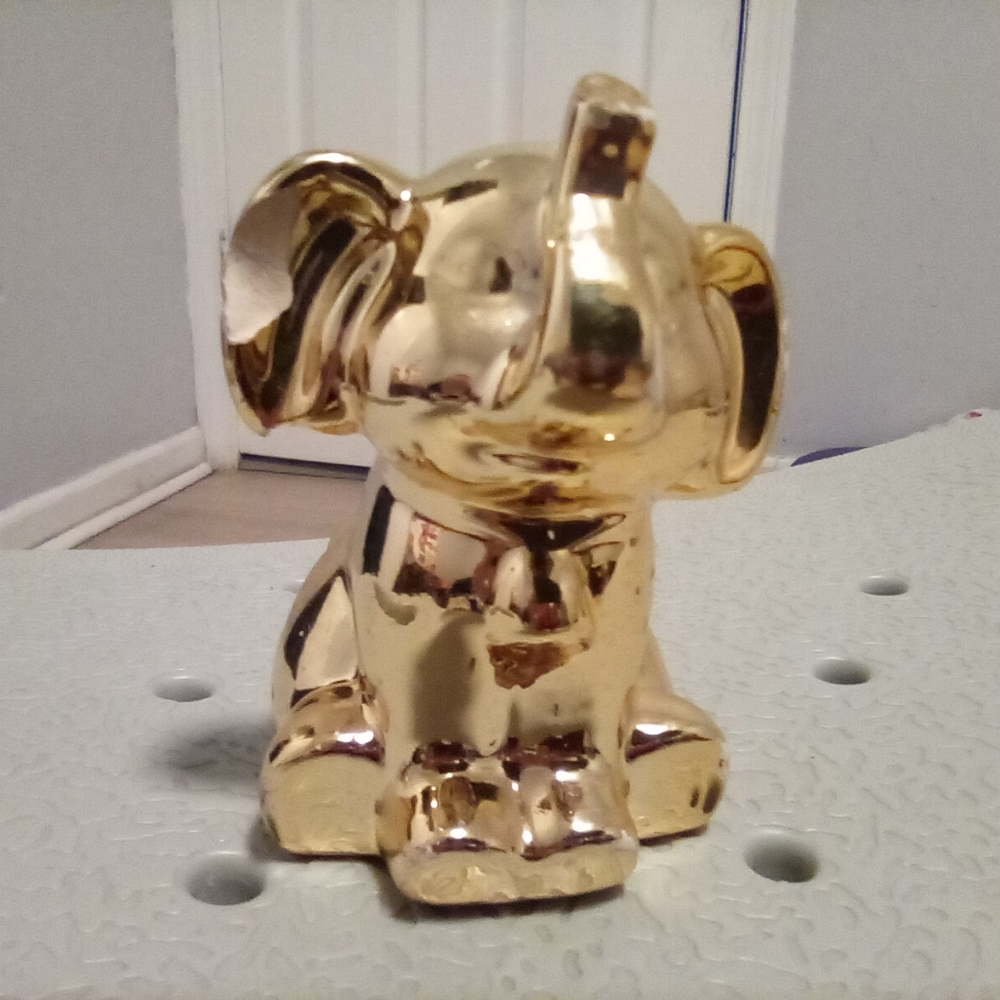 Elephant figurine, gold tone